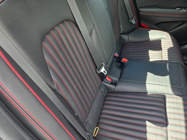 2025 Genesis G70  25