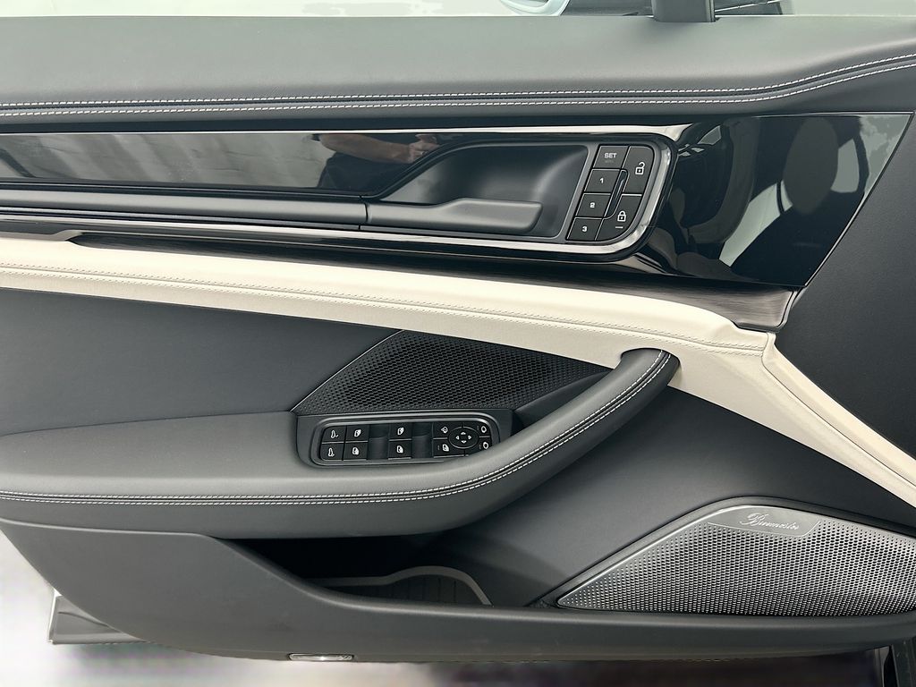 Thumbnail: 2026 Porsche Panamera - 25