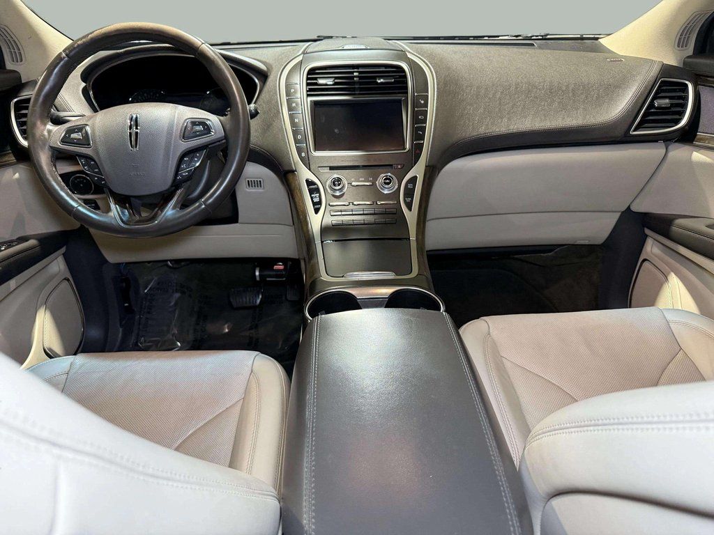 Used 2017 Midnight Sapphire Blue Metallic Lincoln Reserve image 20