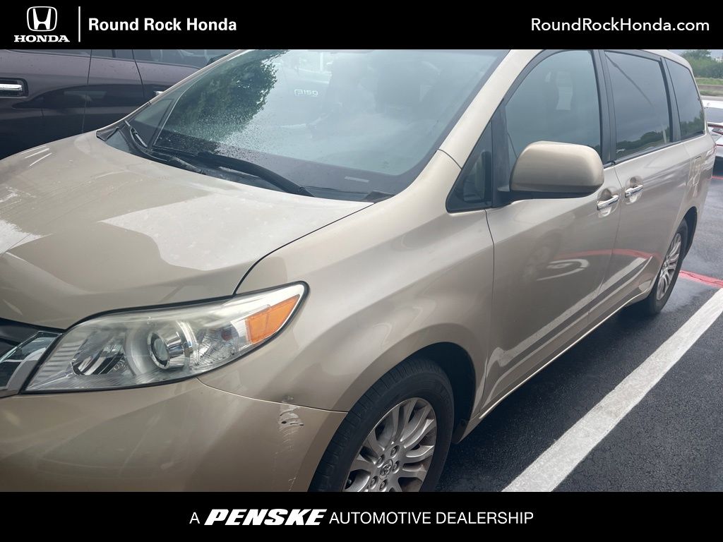 2013 Toyota Sienna XLE -
                  Round Rock, TX