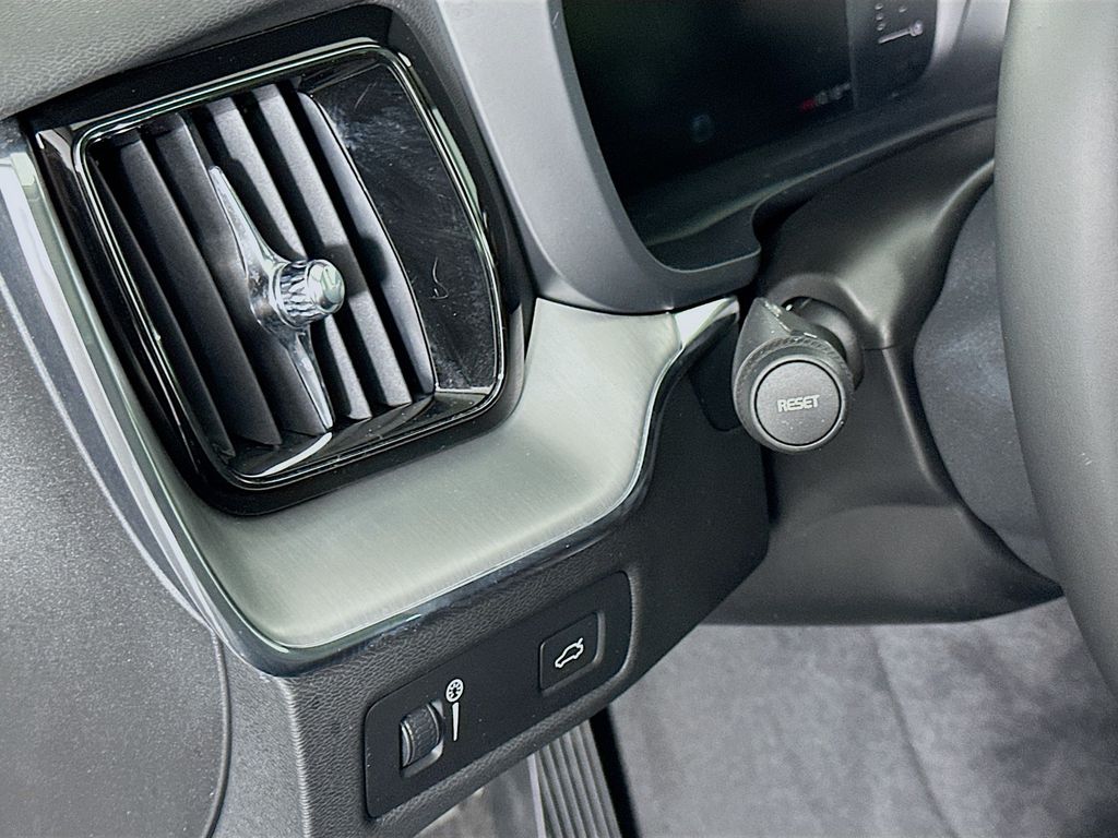Thumbnail: 2019 Volvo XC60 - 10