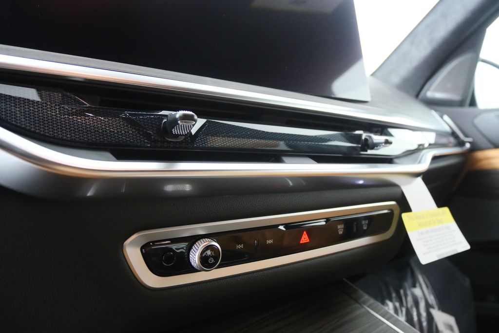Thumbnail: 2026 BMW X7 - 23