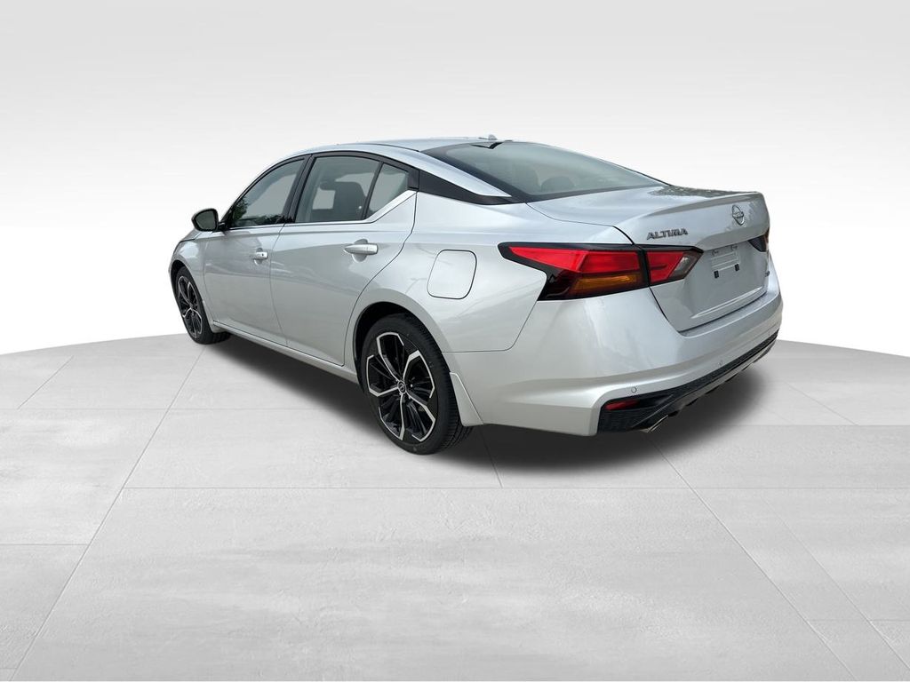 2024 Brilliant Silver Metallic Nissan Altima 2.5 SR AWD Sedan