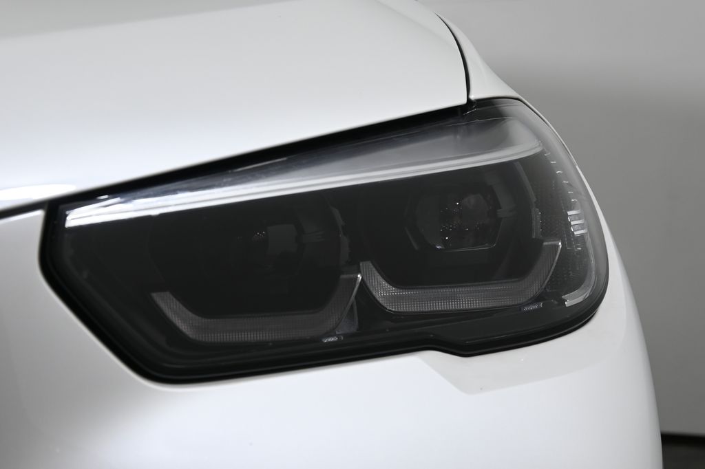 Thumbnail: 2023 BMW X5 - 11