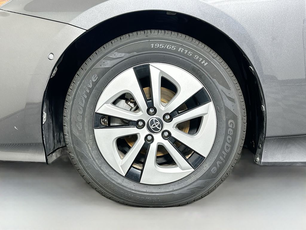 Thumbnail: 2017 Toyota Prius - 29