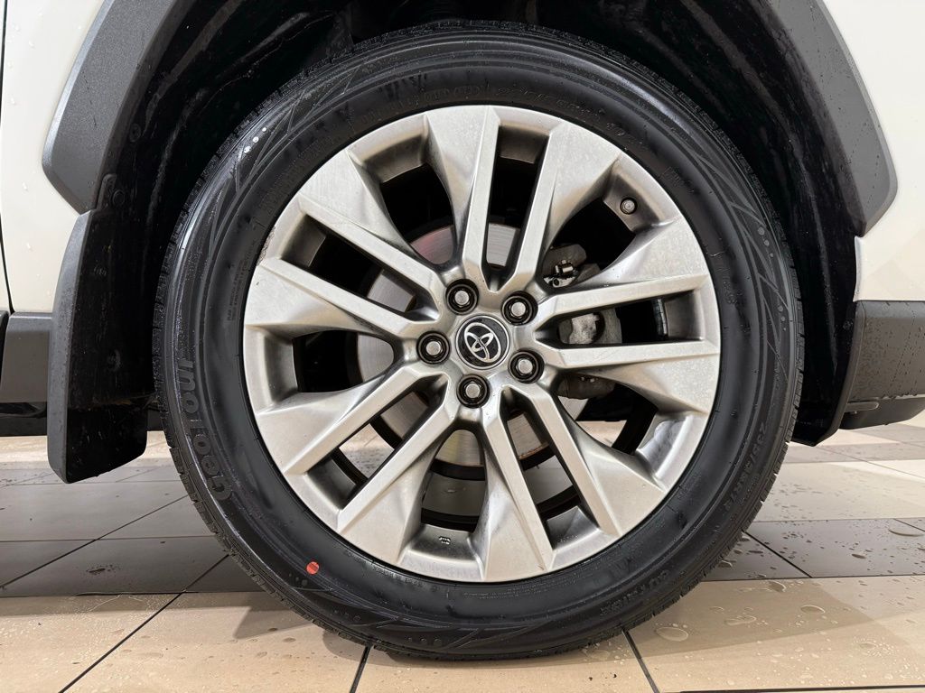 Thumbnail: 2019 Toyota RAV4 - 10