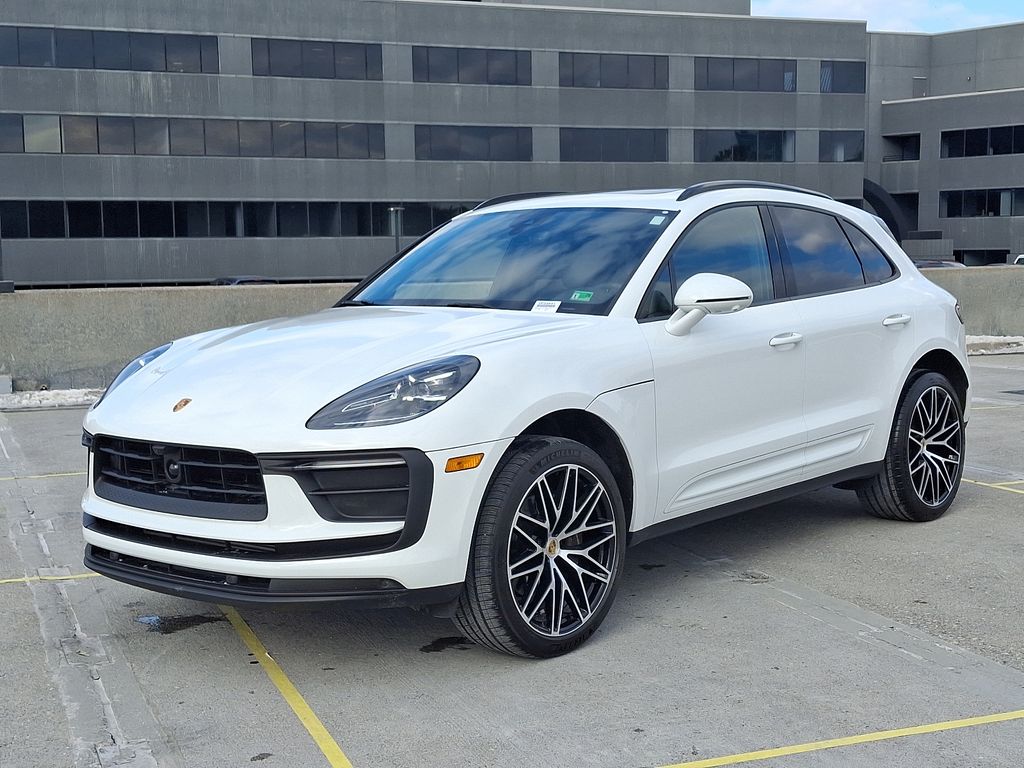 2024 Porsche Macan T -
                Vienna, VA