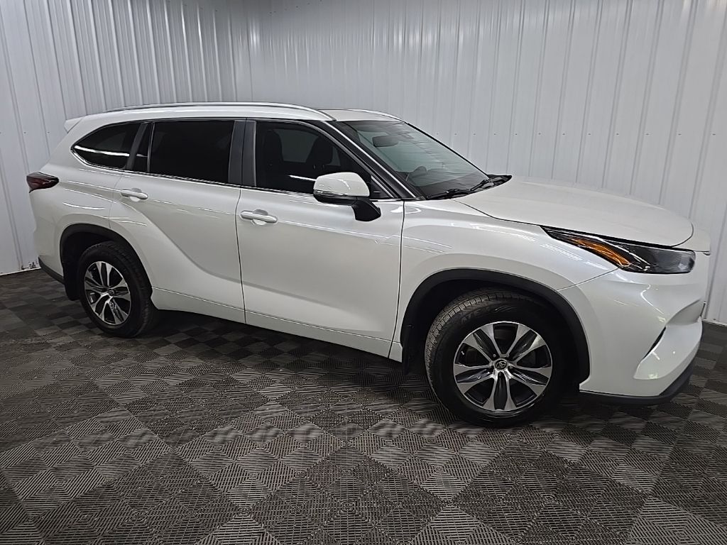  2024 Toyota Highlander XLE AWD   