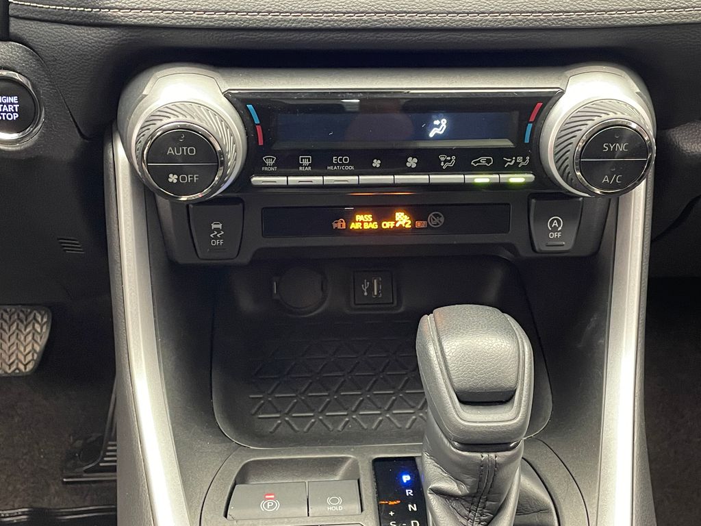 2023 Toyota RAV4 XLE 27