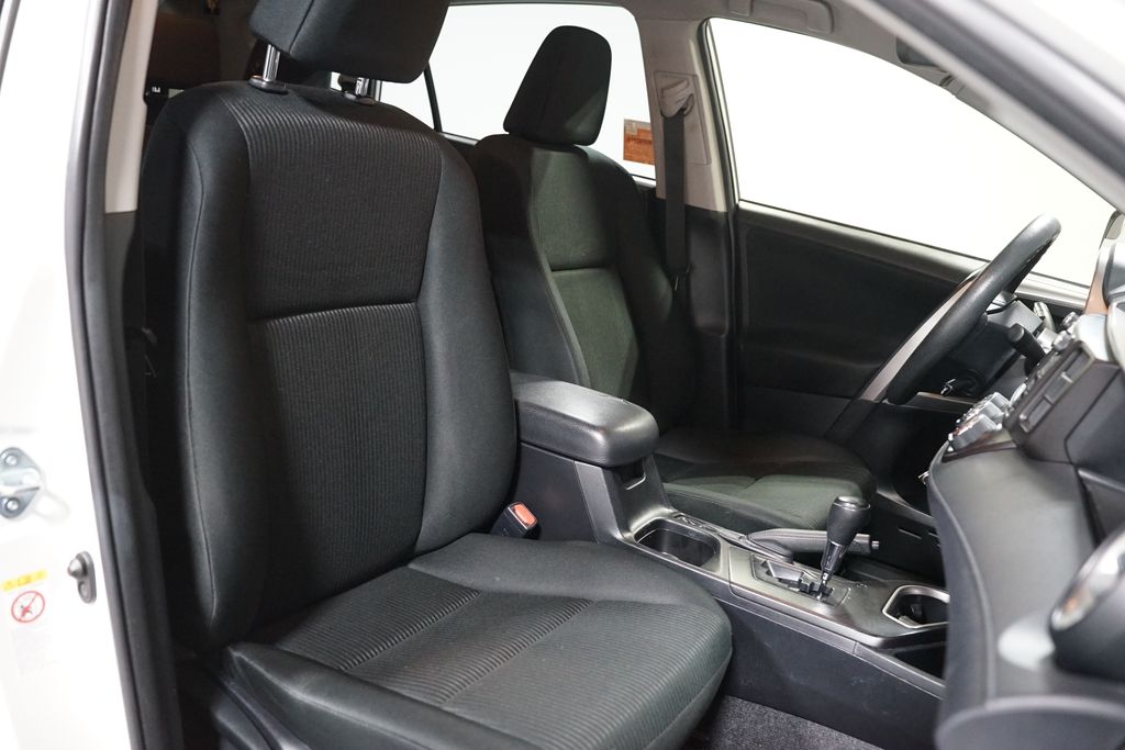 Thumbnail: 2017 Toyota RAV4 - 25