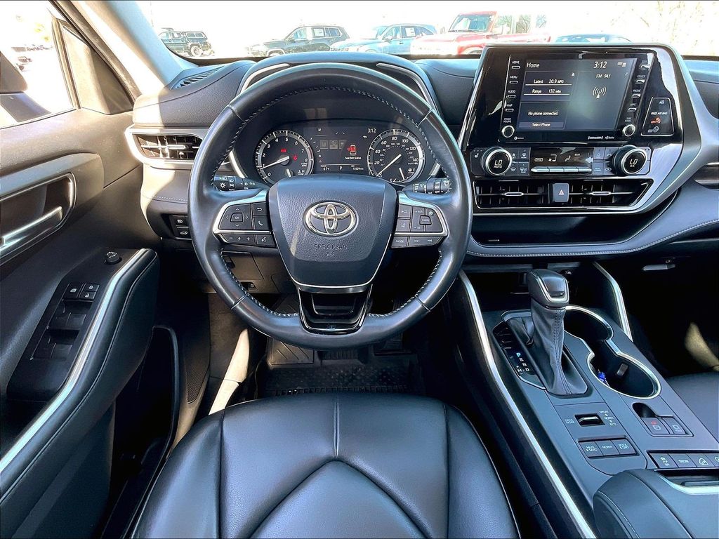 2021 Toyota Highlander — photo 17