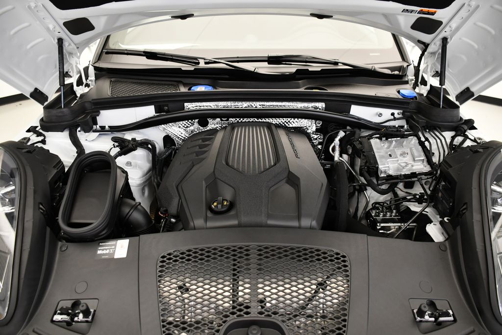 Thumbnail: 2026 Porsche Macan - 12