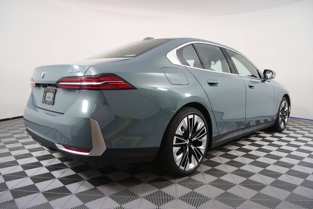 Thumbnail: 2024 BMW 5 Series - 3