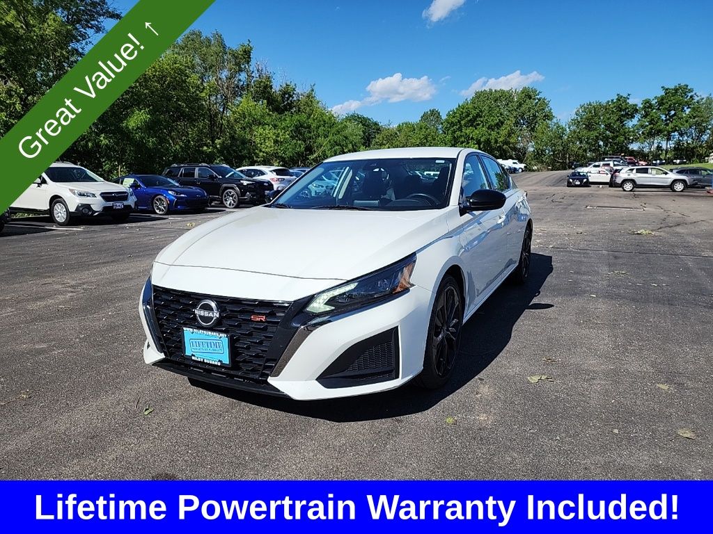 Glacier White 2025 Nissan Altima 2.5 SR FWD Sedan Front-Wheel Drive Continuously Variable Transmission