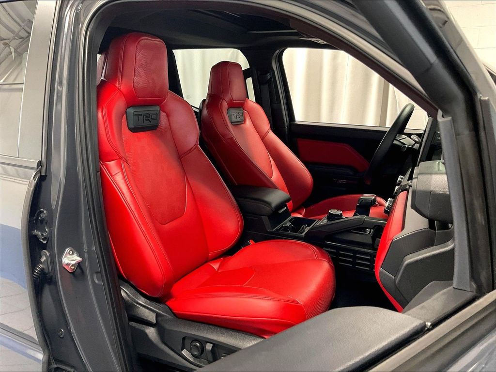 2025 Toyota Tacoma Hybrid — photo 11