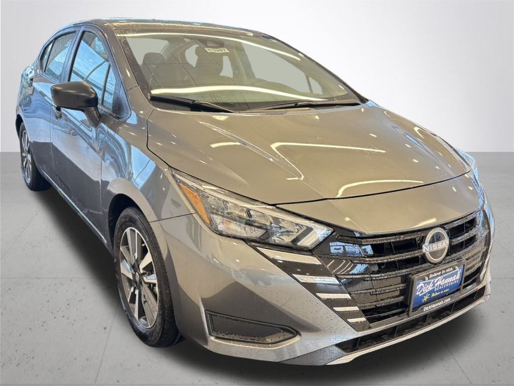 2025 Nissan Versa 1.6 S photo 4