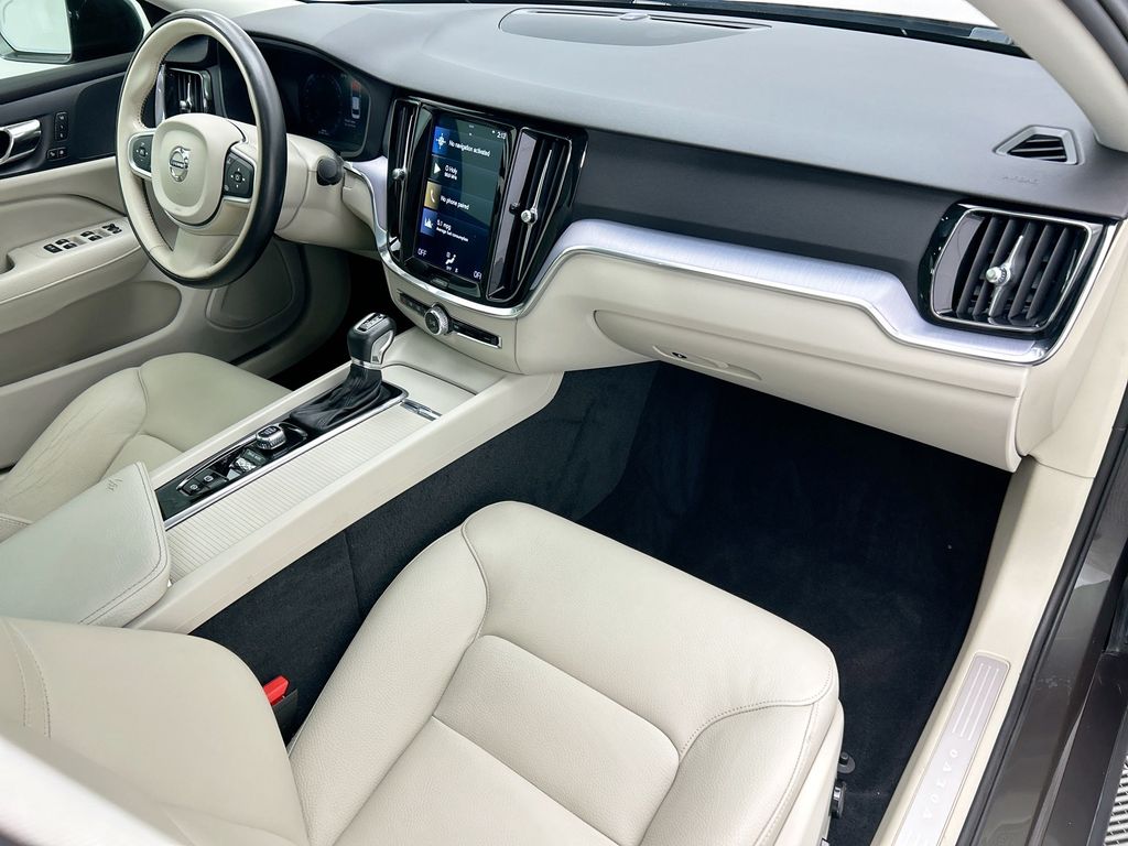 Thumbnail: 2020 Volvo S60 - 15