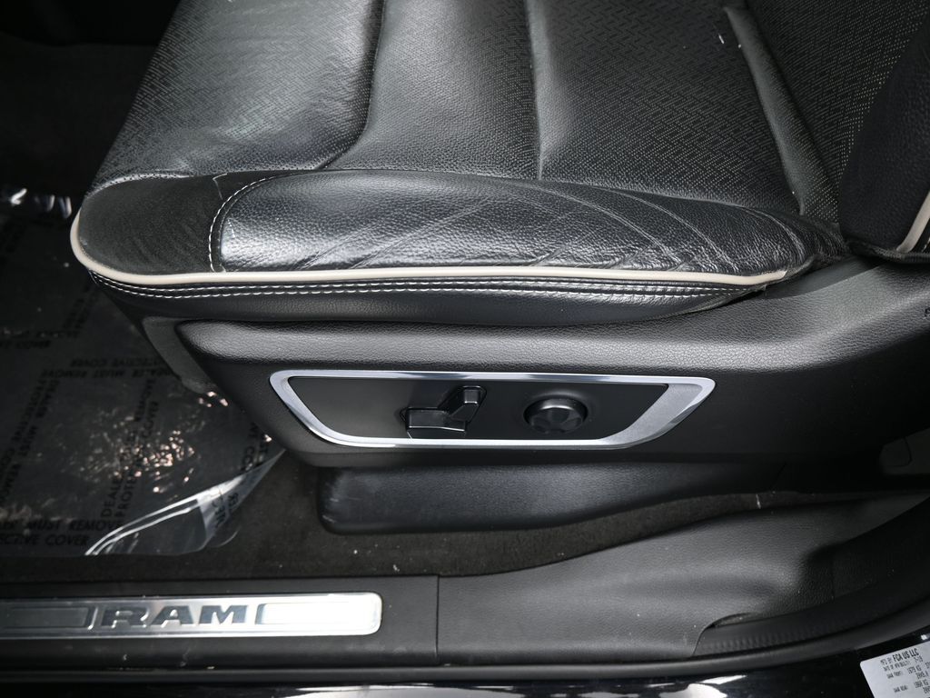 Used 2020 Diamond Black Crystal Pearlcoat Ram Laramie image 15