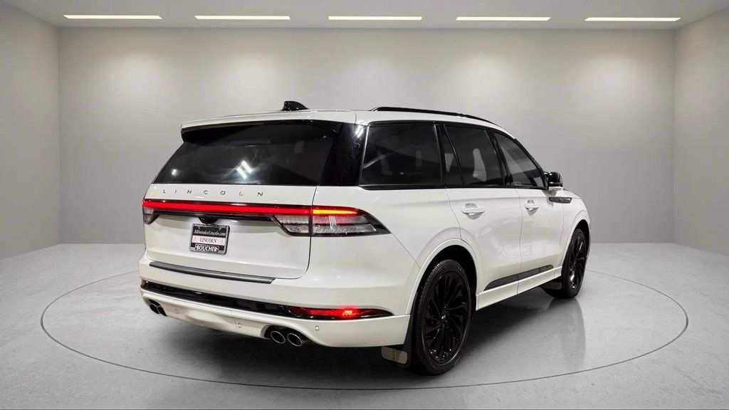 Certified Used 2025 Pristine White Metallic Tri-Coat Lincoln Reserve image 3