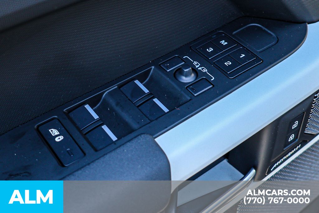 Used 2023 Black Land Rover S image 48