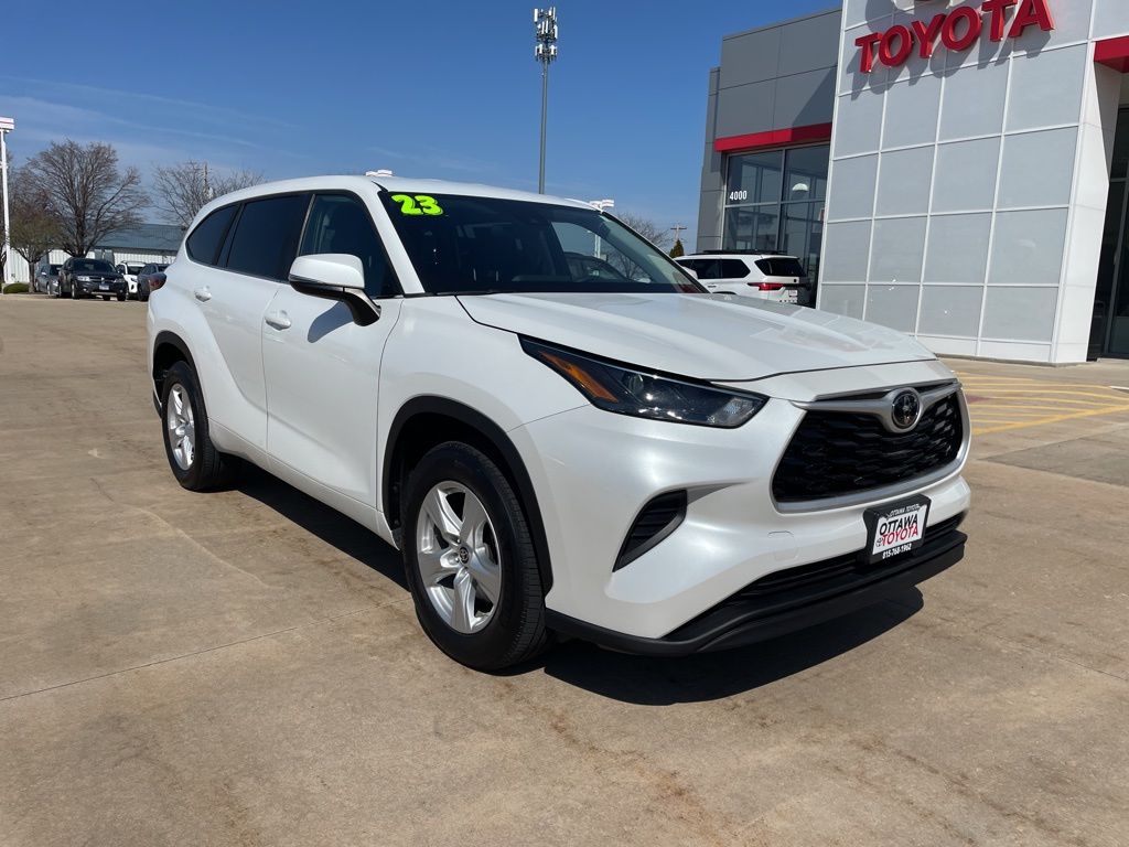 White (Wind Chill Pearl) 2023 Toyota Highlander L FWD SUV / Crossover Front-Wheel Drive 8-Speed Automatic