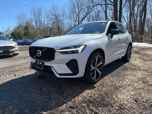 2022 Volvo XC60 Recharge R-Design Extended Range eAWD