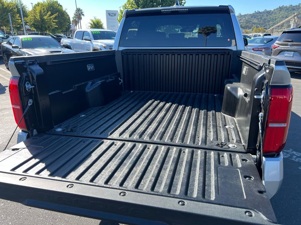 2025 Toyota Tacoma SR5 Double Cab photo 9