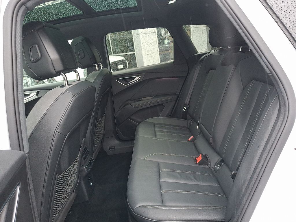 Thumbnail: 2024 Audi Q4 e-tron - 10