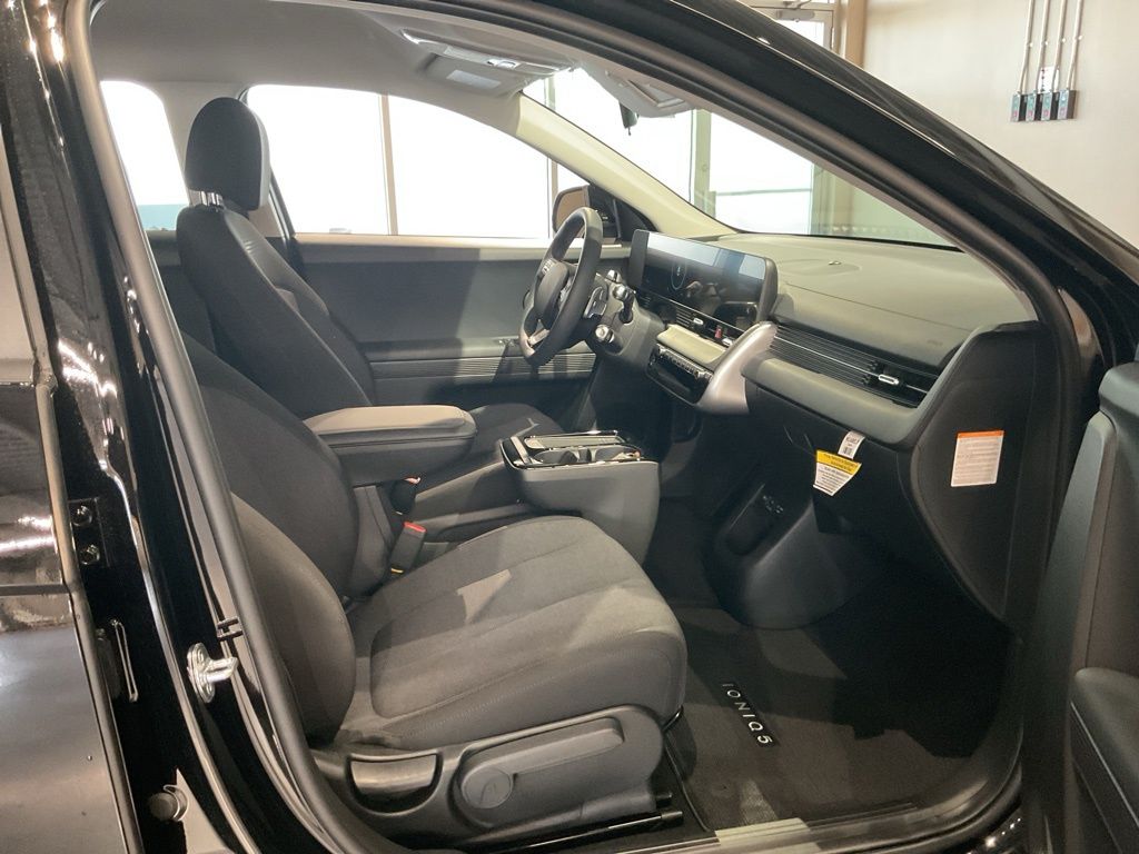 New 2025 Black Hyundai SE image 19