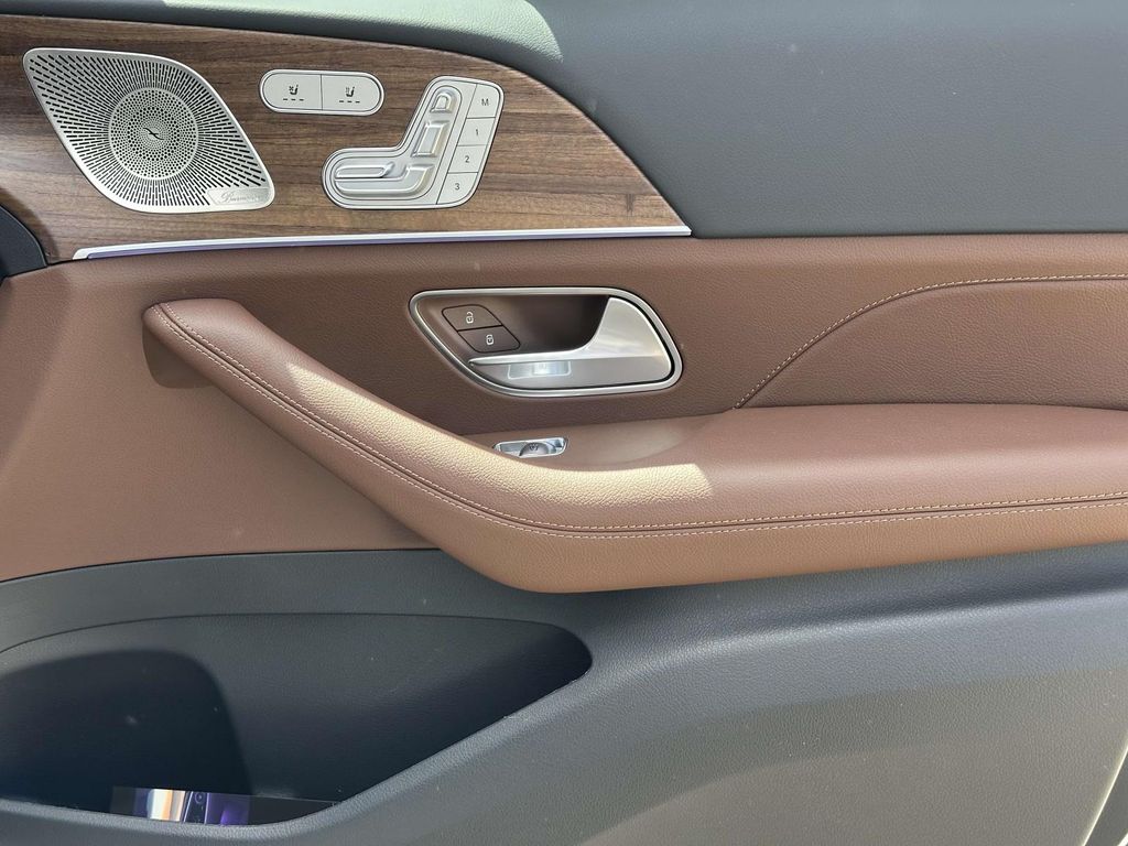 2025 Mercedes-Benz GLS 450 4MATIC 20