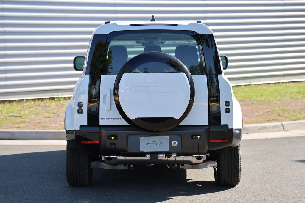 New 2026 Land Rover Defender 110 X-Dynamic SE 4D Sport Utility in