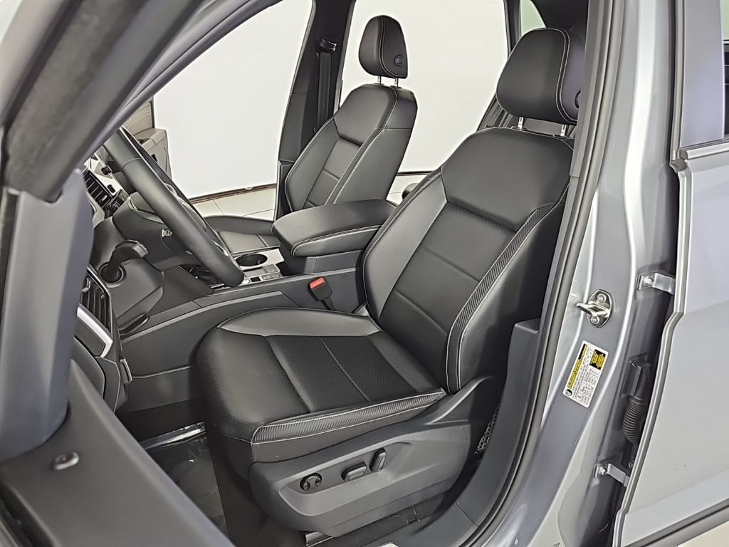 Thumbnail: 2023 Volkswagen Atlas - 21