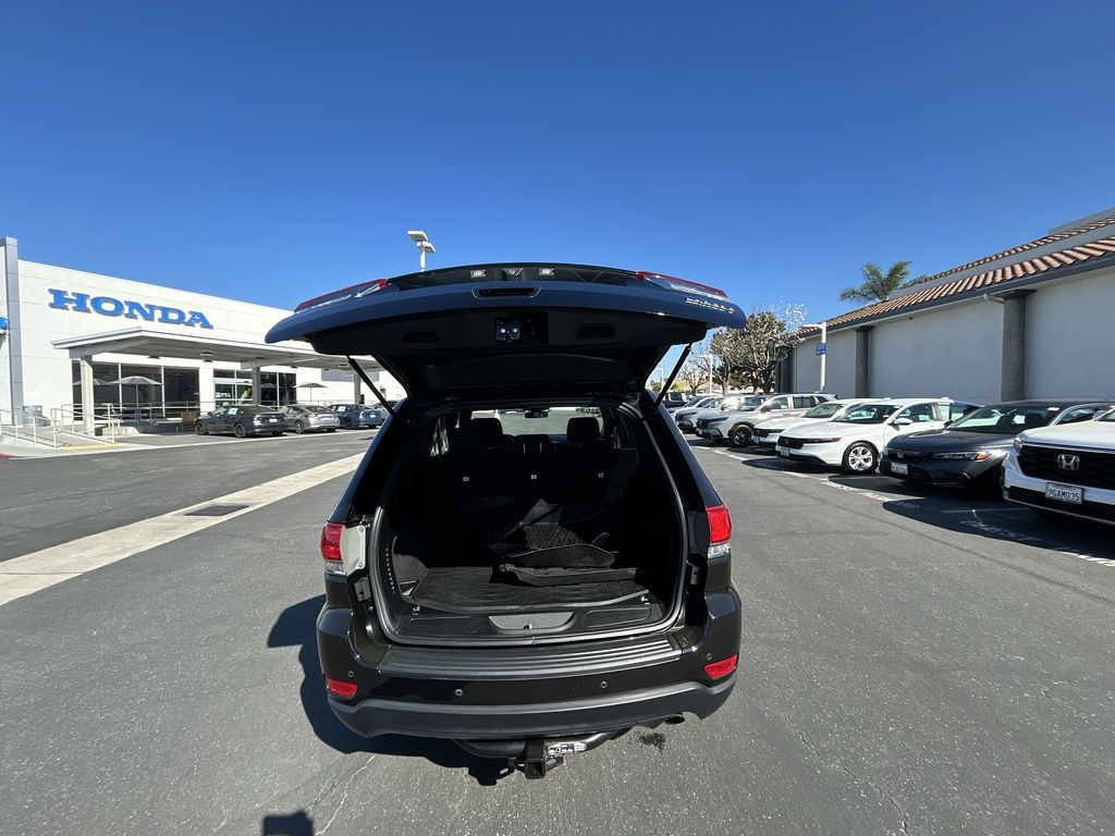 Thumbnail: 2018 Jeep Grand Cherokee - 23