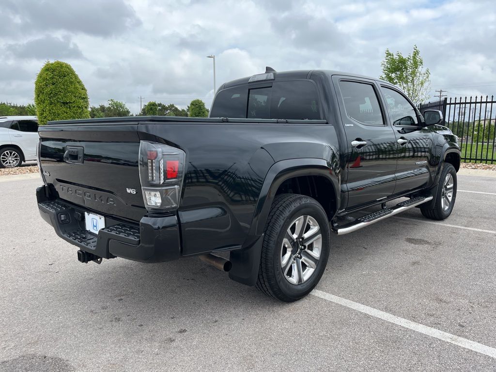 Thumbnail: 2018 Toyota Tacoma - 4