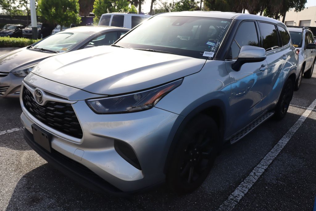 Thumbnail: 2022 Toyota Highlander - 2