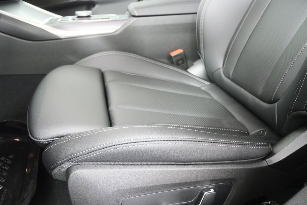 Thumbnail: 2026 BMW 3 Series - 10