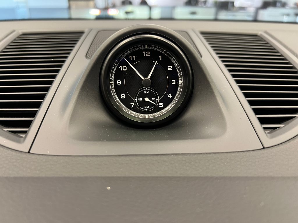 Thumbnail: 2026 Porsche Macan - 22