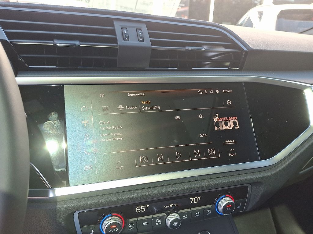 Thumbnail: 2025 Audi Q3 - 14