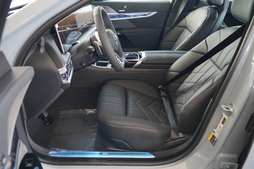 Thumbnail: 2026 BMW i7 - 10