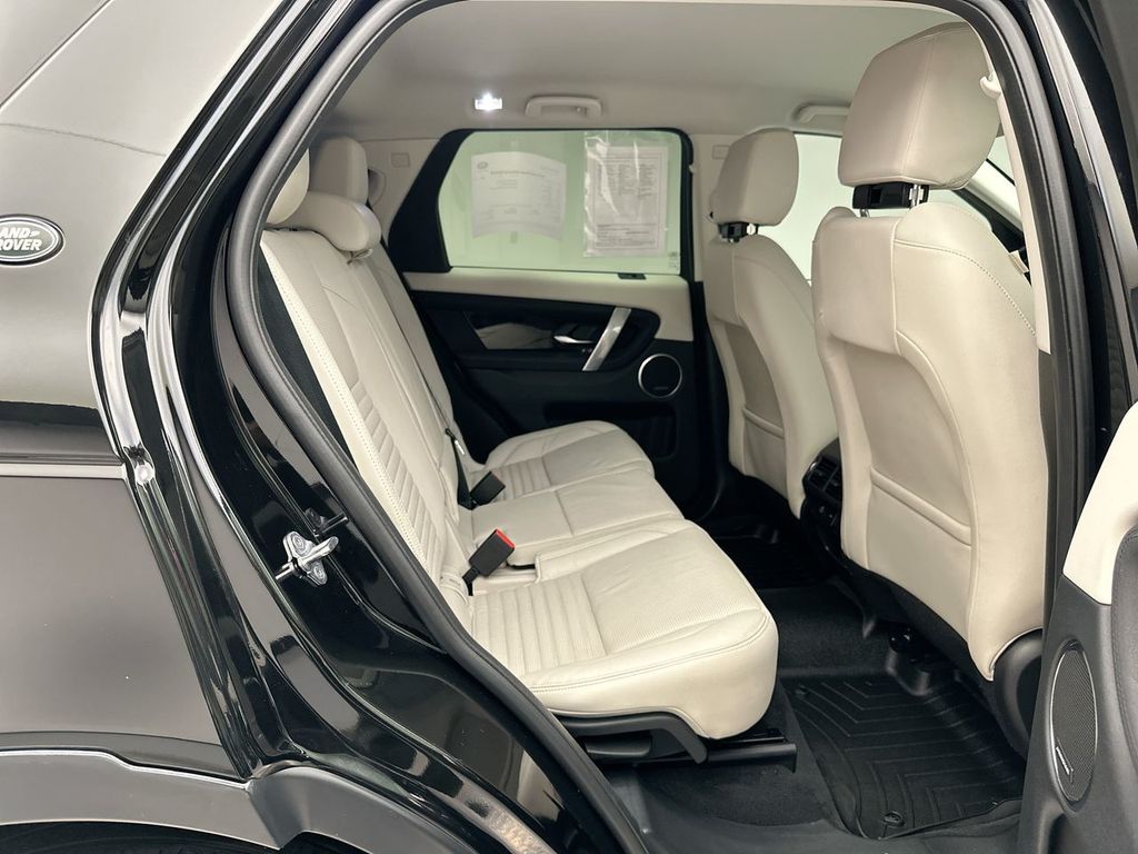 Thumbnail: 2022 Land Rover Discovery Sport - 7