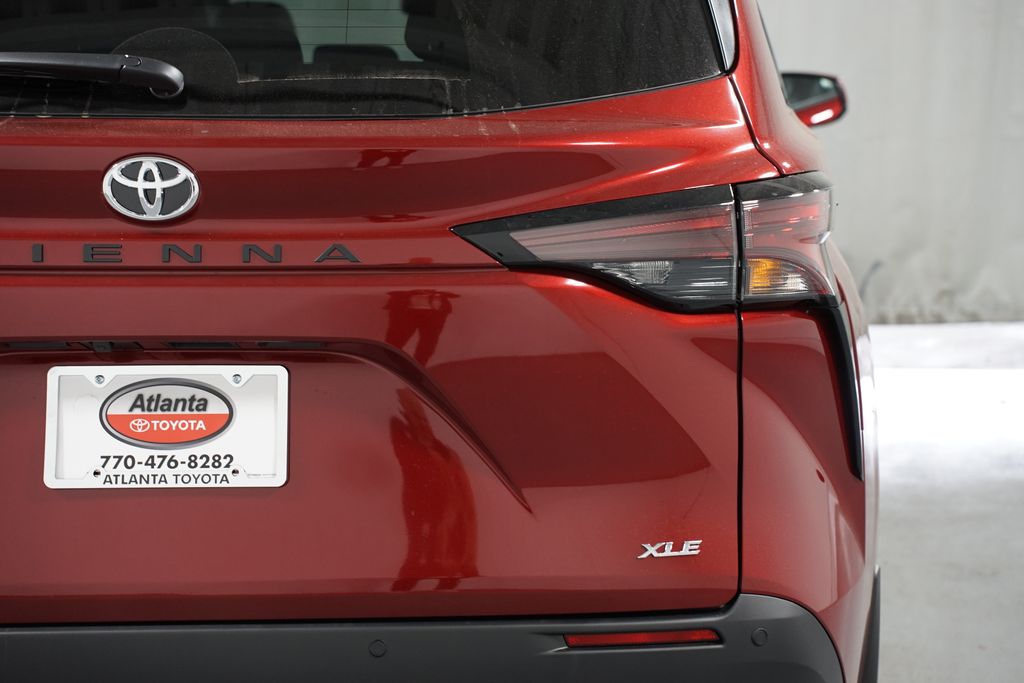 Thumbnail: 2026 Toyota Sienna - 10