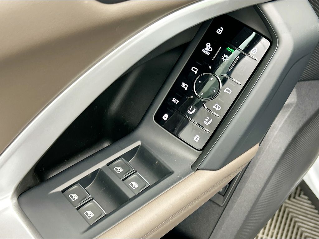 Thumbnail: 2025 Audi Q5 - 23