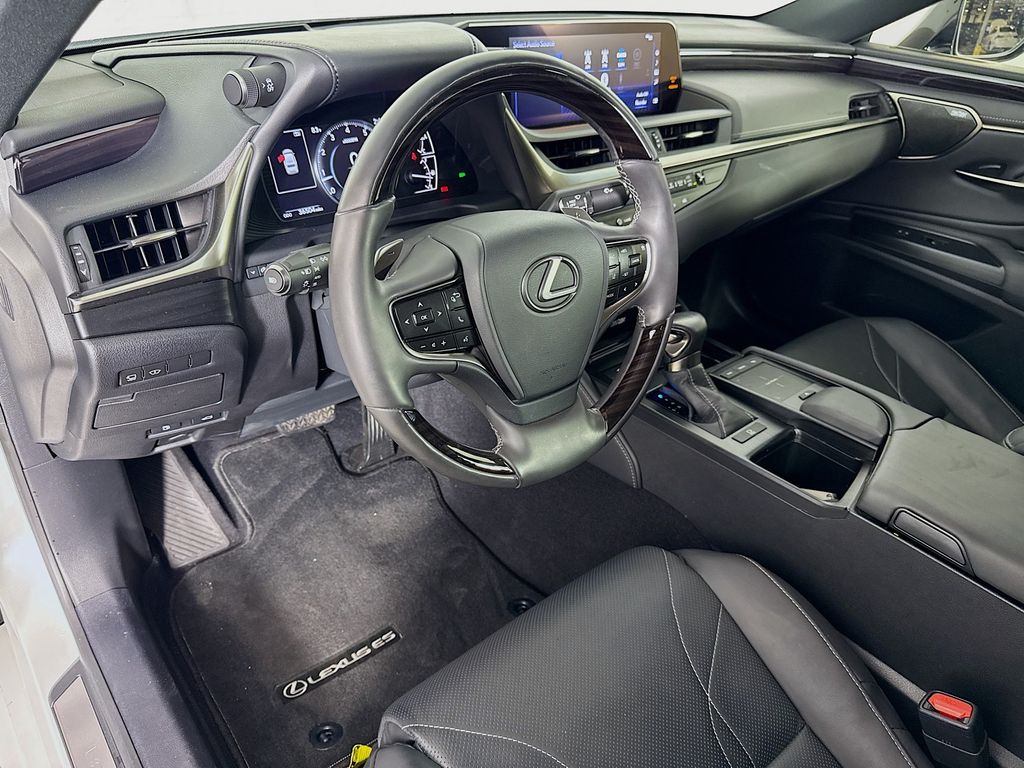 Thumbnail: 2021 Lexus ES - 9