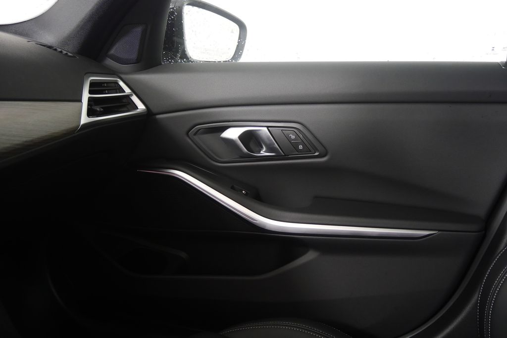 Thumbnail: 2025 BMW 3 Series - 29