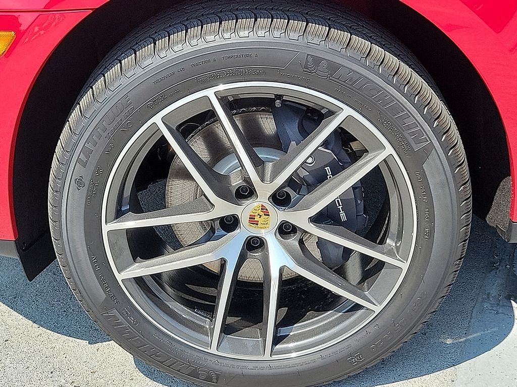 2025 Porsche Macan  8