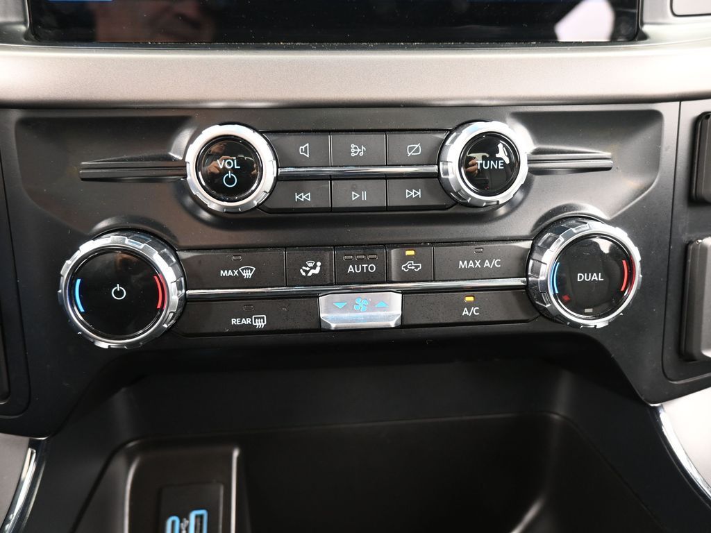 Used 2024 Silver Metallic Ford XLT image 29