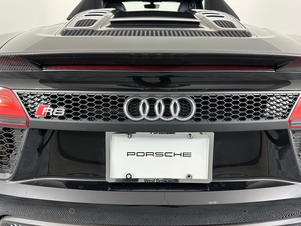 Thumbnail: 2018 Audi R8 - 17