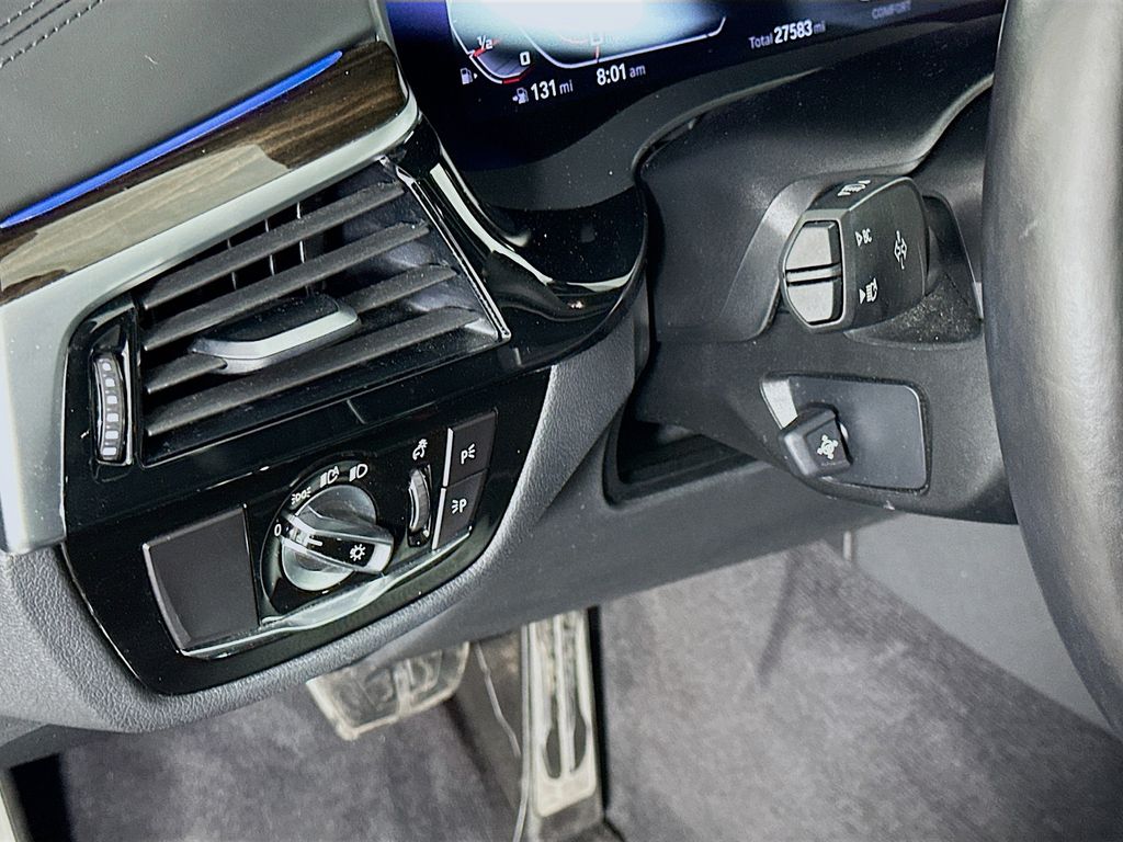 2022 BMW 5 Series M550i xDrive 10