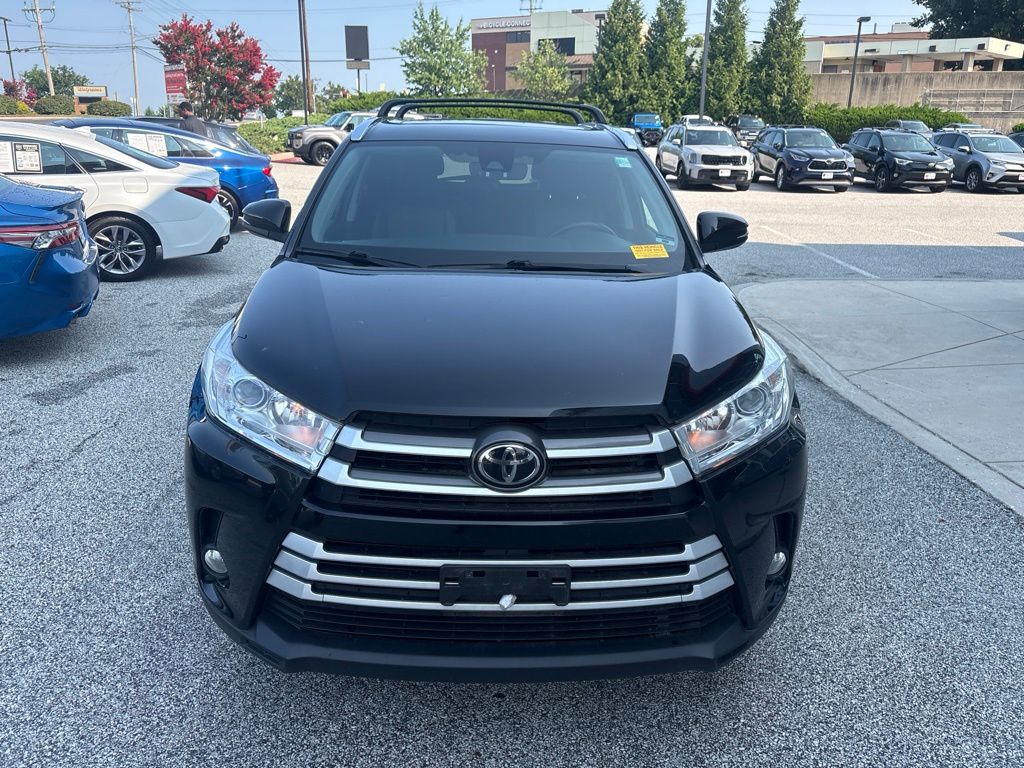 Used 2019 Black Toyota XLE image 3