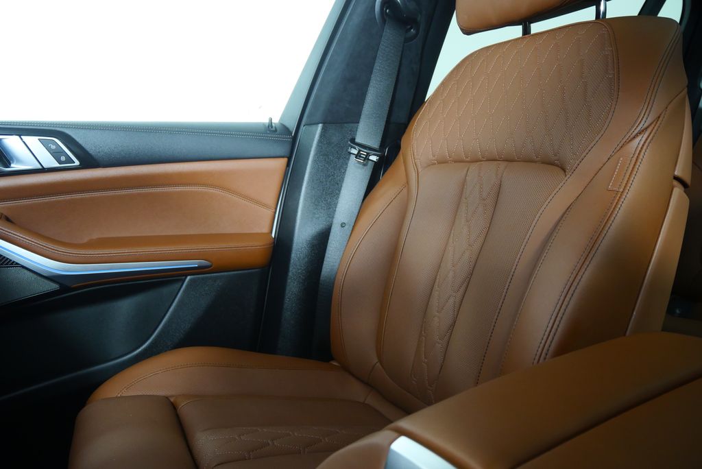 Thumbnail: 2025 BMW X7 - 32